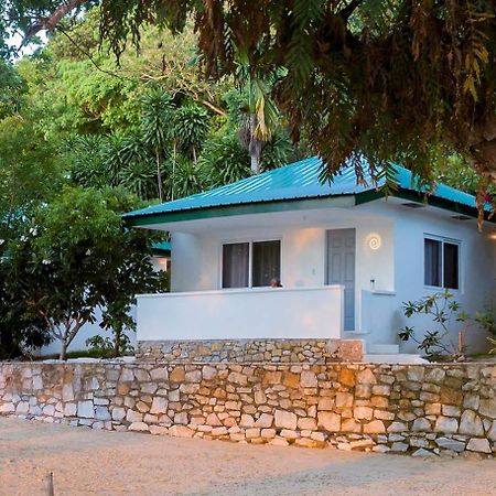 The Three P Beach Resort & Dive Center Agnay Exterior foto